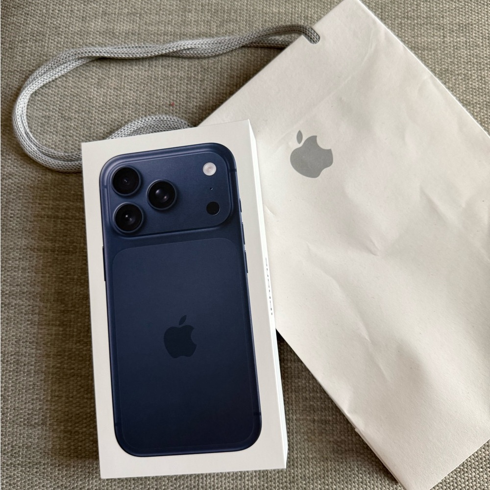 The box for Apple iPhone in Deep Blue